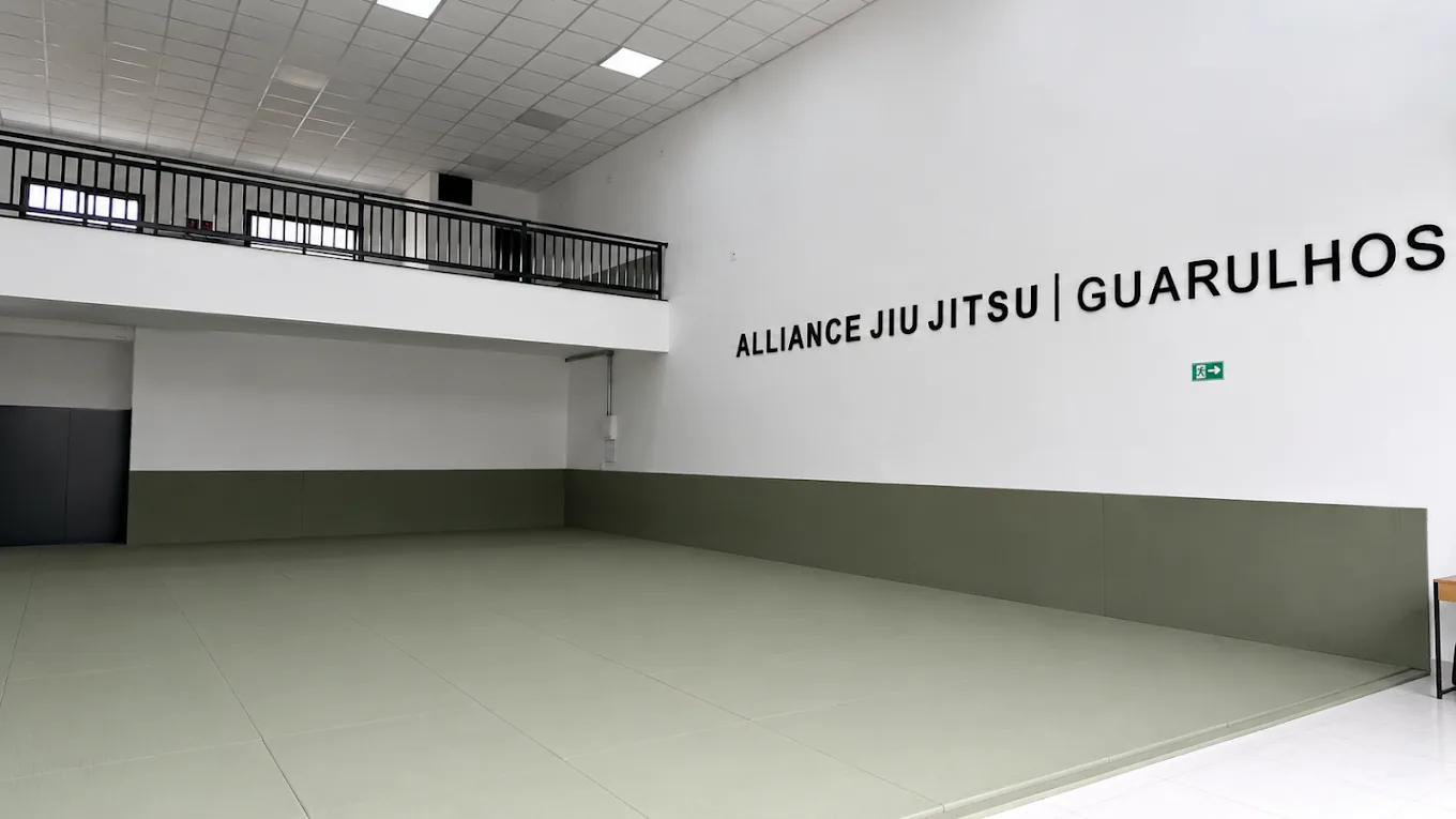 Área ampla de tatame da Alliance Jiu Jitsu Guarulhos