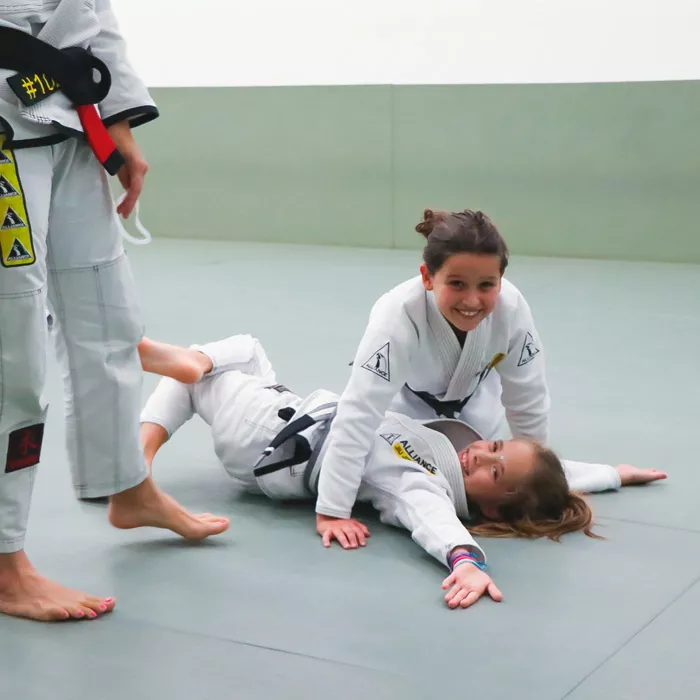 Treino infantil de JIU JITSU em academia Alliance